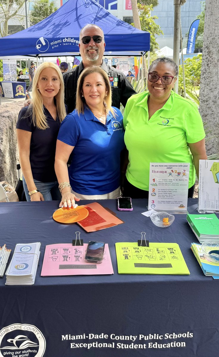 AngieTorresDade's tweet photo. The @OfficeofESE connected with families and colleagues at A Night in D9. #MDCPSYourBestChoice
@SuptDotres @LDIAZ_CAO @MDCPSSouth @MDCPS_ASD https://t.co/GXngmA0Qez