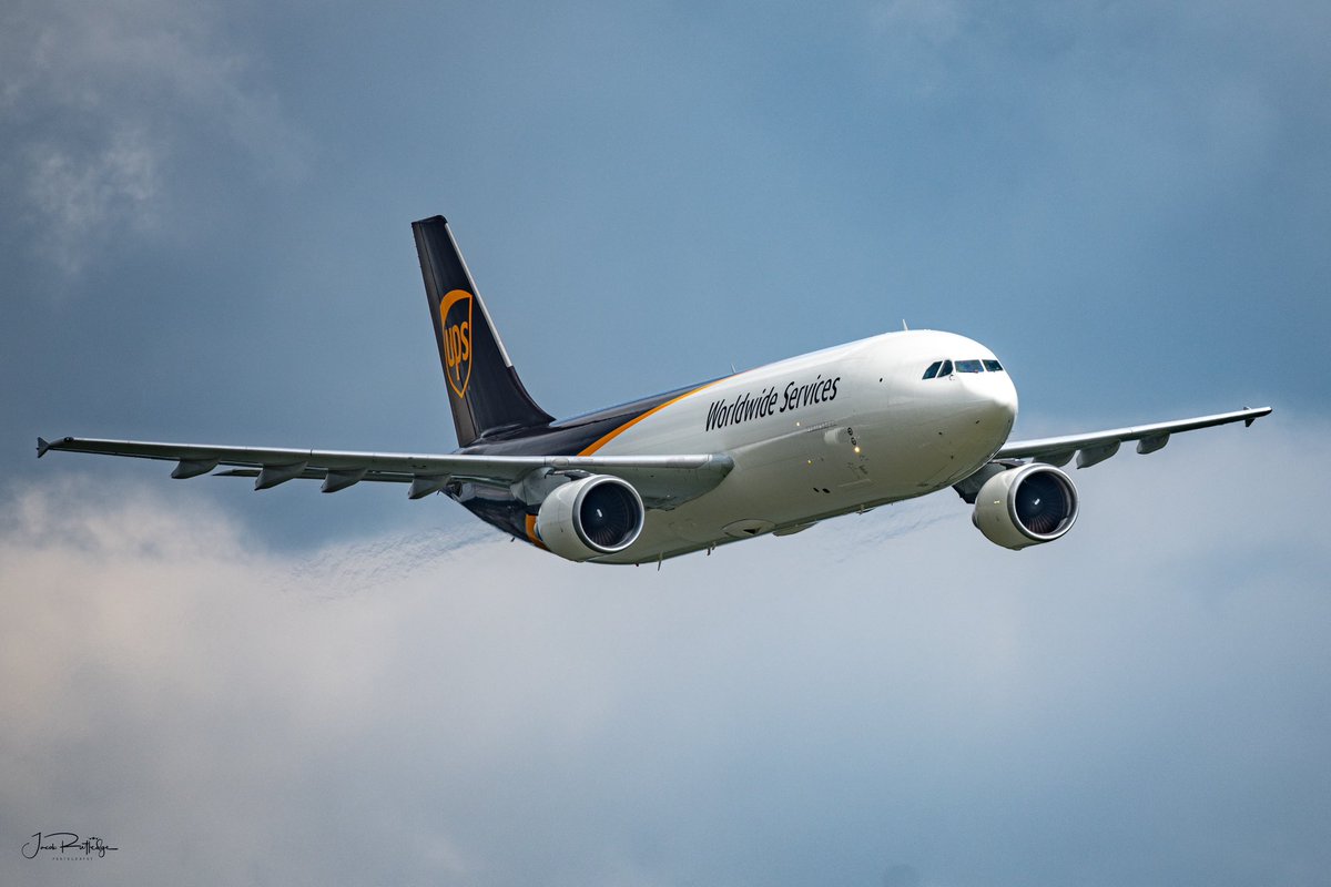 What kind of UPS jet will we get this year? 

We’ve seen the A300, 757, 767 and 747-8F over the last couple of shows. Maybe we’ll get one last pass from the MD-11?

📸: Thunder Over Louisville 2023

#thunderoverlouisville is just 27 days away. 

#kyderbyfestival #airbus