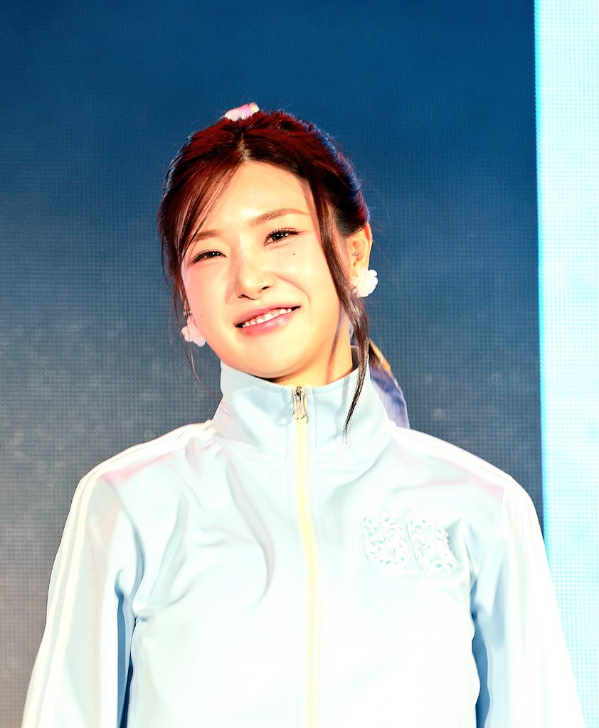 BBGIRLSV2's tweet photo. #브브걸 #BBGIRLS 
#이유나 #유나 
250315 토
STAGE 하남 
브브걸 유나 https://t.co/DJKkAPEbcP