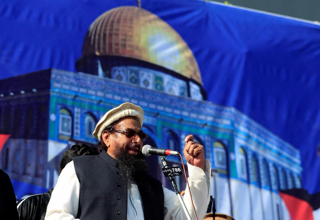 DeepAhlawt's tweet photo. In Jhelum, Punjab, Pakistan, there are unconfirmed reports of killings involving Hafiz Saeed, the chief of Jamaat-ud-Dawa and a key figure linked to Lashkar-e-Taiba. 

Saeed might have been killed, along with his nephew, Faisal Nadeem, also known as Abu Qataal, by unknown gunmen. https://t.co/YT4FvSXcUH