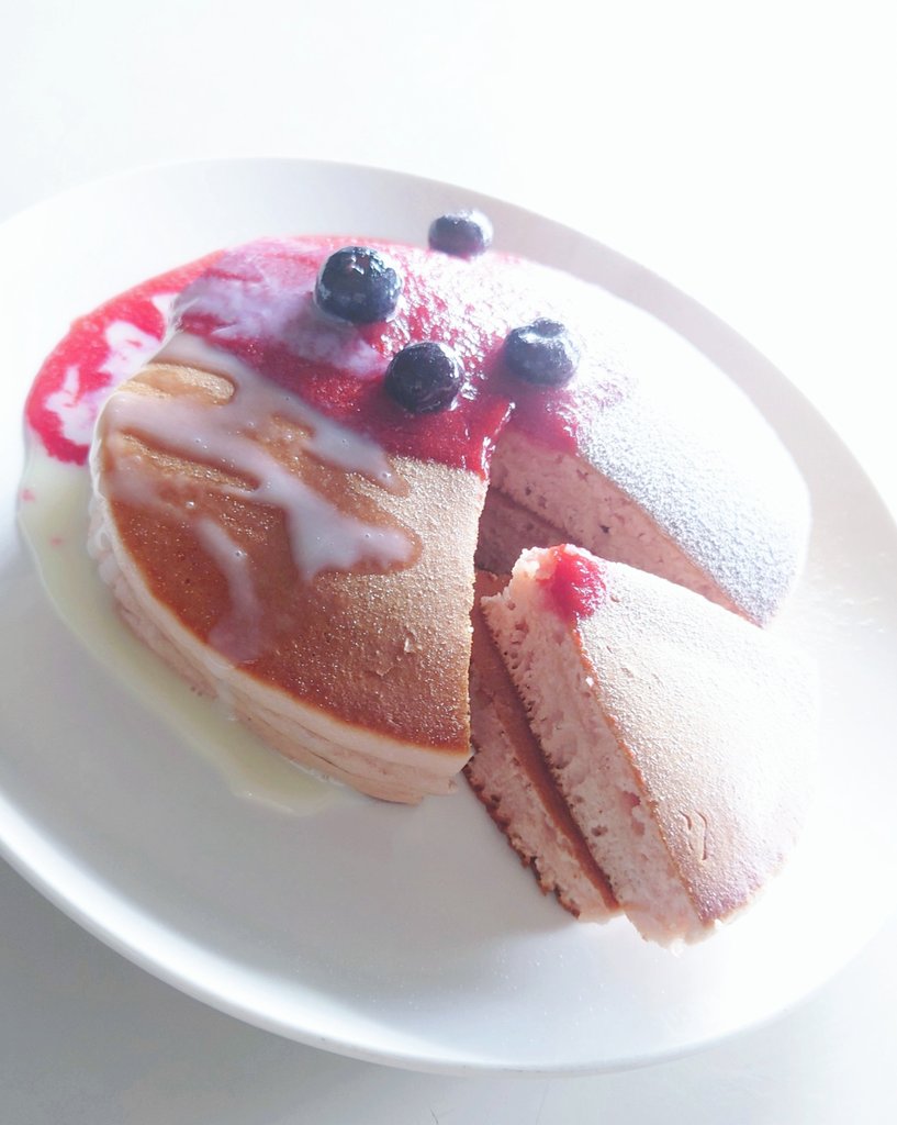 ete1315's tweet photo. いちごみるくホットケーキ https://t.co/qhLfVFk7fo