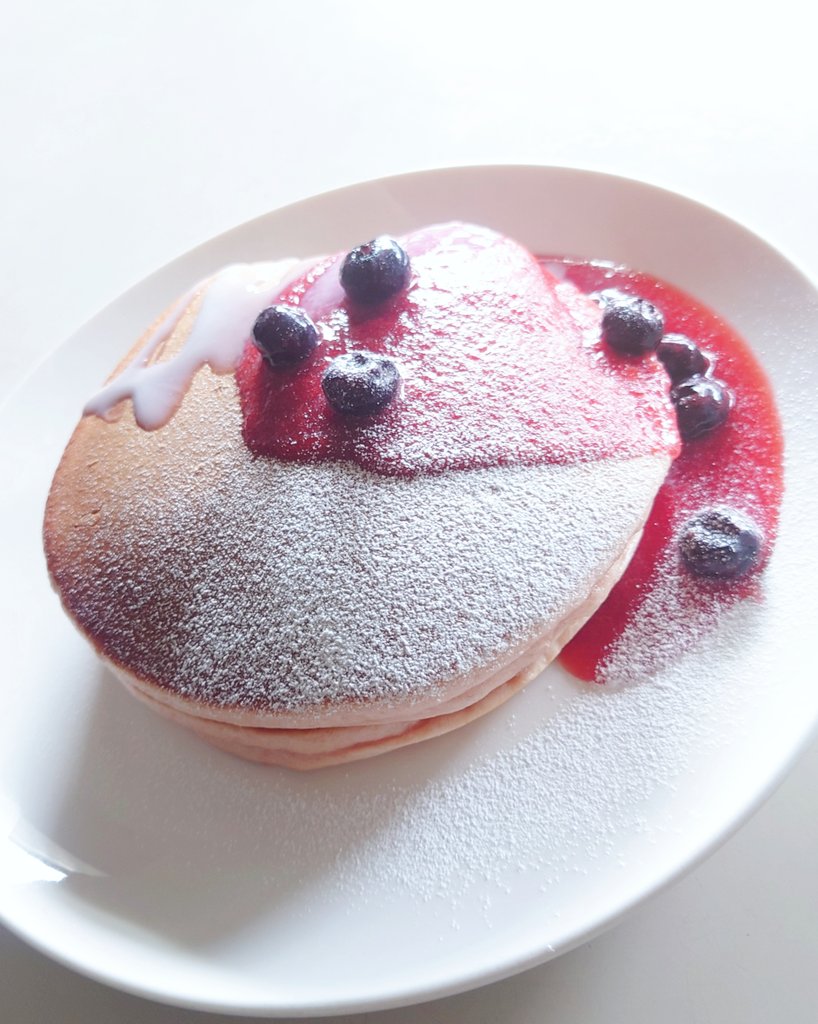 ete1315's tweet photo. いちごみるくホットケーキ https://t.co/qhLfVFk7fo