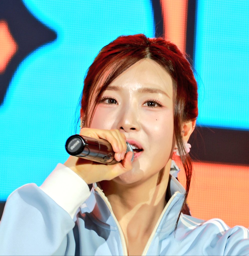 BBGIRLSV2's tweet photo. #브브걸 #BBGIRLS 
#이유나 #유나 
250315 토
STAGE 하남 
브브걸 유나 https://t.co/vZKPE6kt8X
