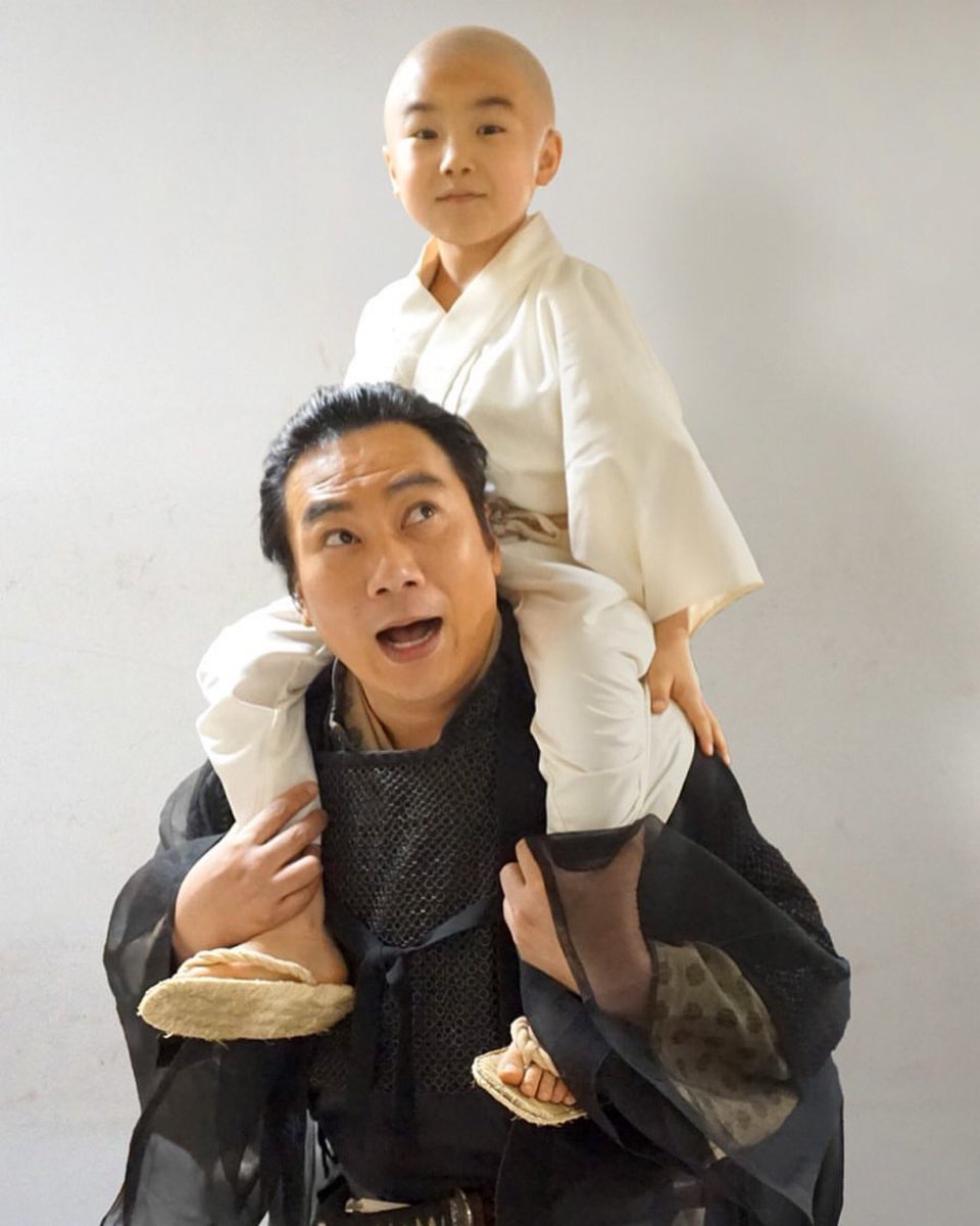 twiritssrsy's tweet photo. ダウ90000の園田さん、直虎の田中美央さん演じる六左的な癒しキャラ？
虎松、賢丸とのツーショットどちらも良き☺️
#大河べらぼう
#おんな城主直虎 https://t.co/tS2nsp8xMs
