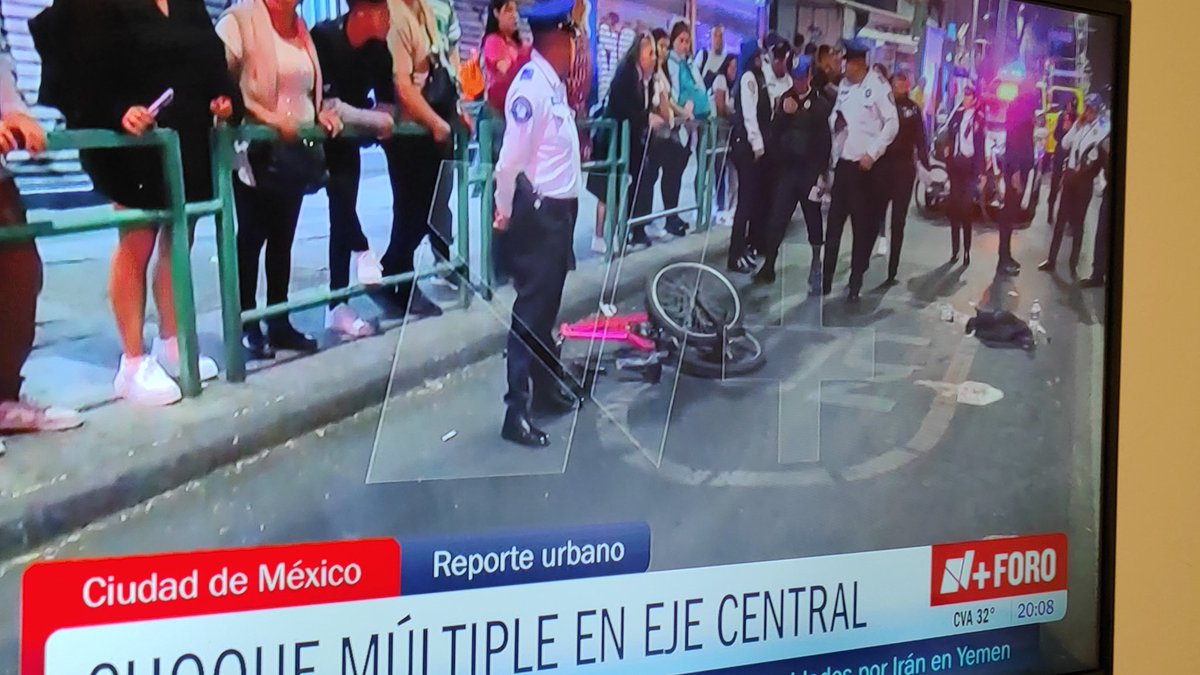 #Motociclista atropella a dos #Ciclistas en Eje Central a la altura de la zona centro. El reportero dice que fue su culpa
<a href="/alikael18/">La verdadera CDMX</a>  <a href="/amarilloalarcon/">Juan Carlos Alarcón 🇺🇦</a>  <a href="/aurel_gt/">Aurélien</a>  <a href="/BicireporteraDF/">Bicireportera CDMX</a>  <a href="/Excelsior/">Excélsior</a>  <a href="/PeatonDelSur/">Peatón del sur</a>  @getsegar  <a href="/jamonarosas/">Ximena Rosas</a> <a href="/VirizAngel/">V҉i҉r҉i҉z҉ ҉A҉n҉g҉e҉l҉ 🚲🇲🇽🐈🐈</a>  <a href="/niunarepamenos/">#NiUnaRepartidoraMenos</a>