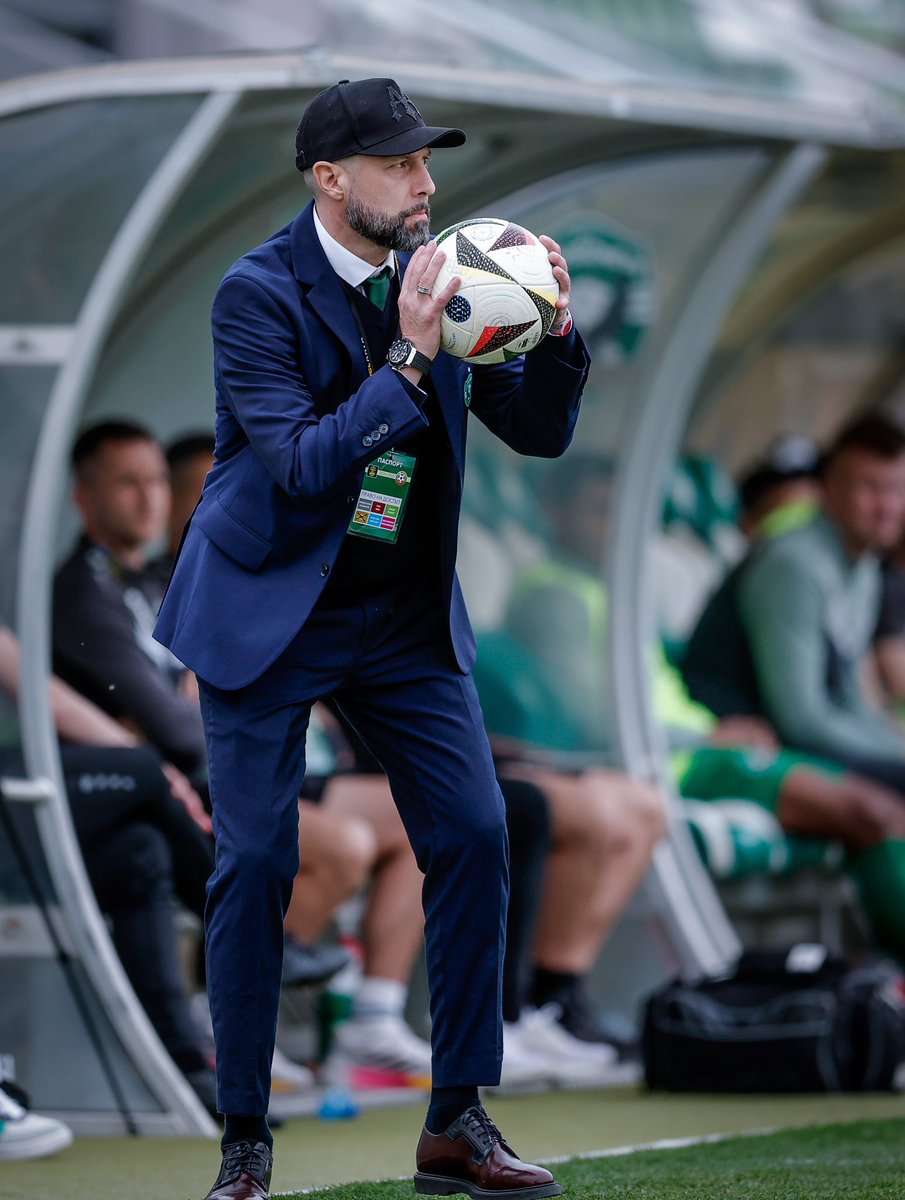 GHSPORTSbg's tweet photo. Имаме суха мрежа, която ни дава увереност. Те направиха някои добри ситуации, гледаме Левски и това е.

Тодор Неделев е много талантлив и интелигентен футболист.Той участва много в отборната игра,не игра дълго време, но когато има възможност, той ще бъде на терена. https://t.co/whf9J9ndSZ