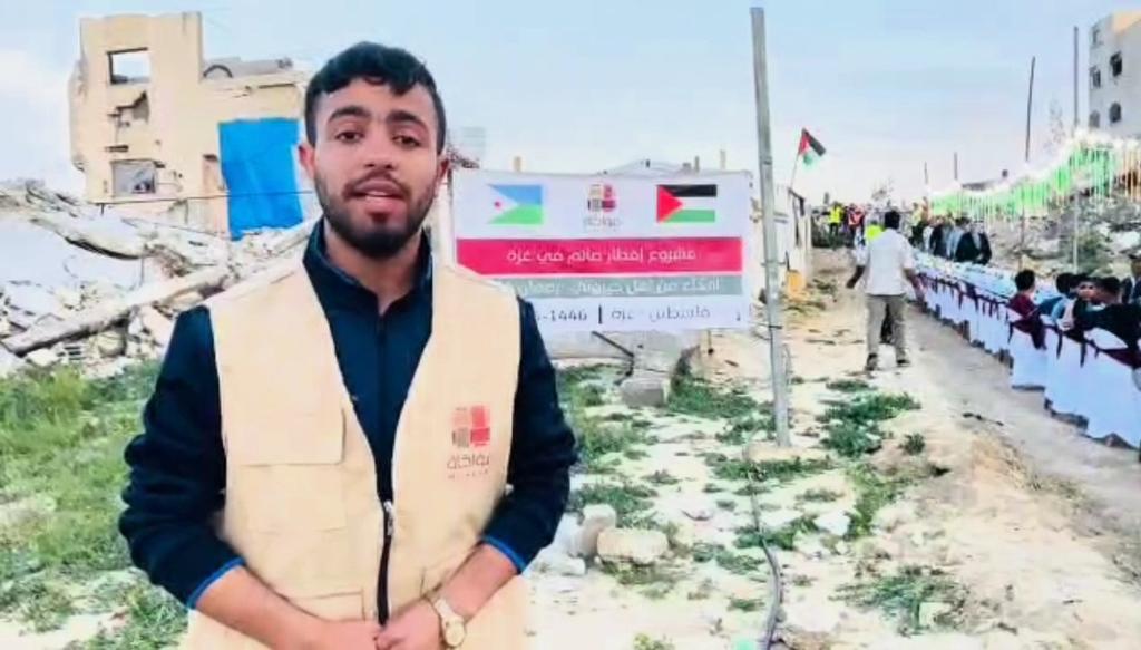View_of_Djib's tweet photo. 🇩🇯🇵🇸 Djibouti, fidèle à son soutien envers la Palestine, offre un iftar à Gaza

Le 15e jour du mois de Ramadan marque la moitié de ce mois béni. Le peuple djiboutien, reconnu pour sa générosité hors pair, a offert un iftar collectif à des familles palestiniennes à Gaza. Ainsi, Djibouti, et en premier lieu son président Ismail Omar Guelleh, restent fidèles à leur soutien envers la Palestine face à l'agression.

#Palestine #Gaza #Djibouti #Ramadan