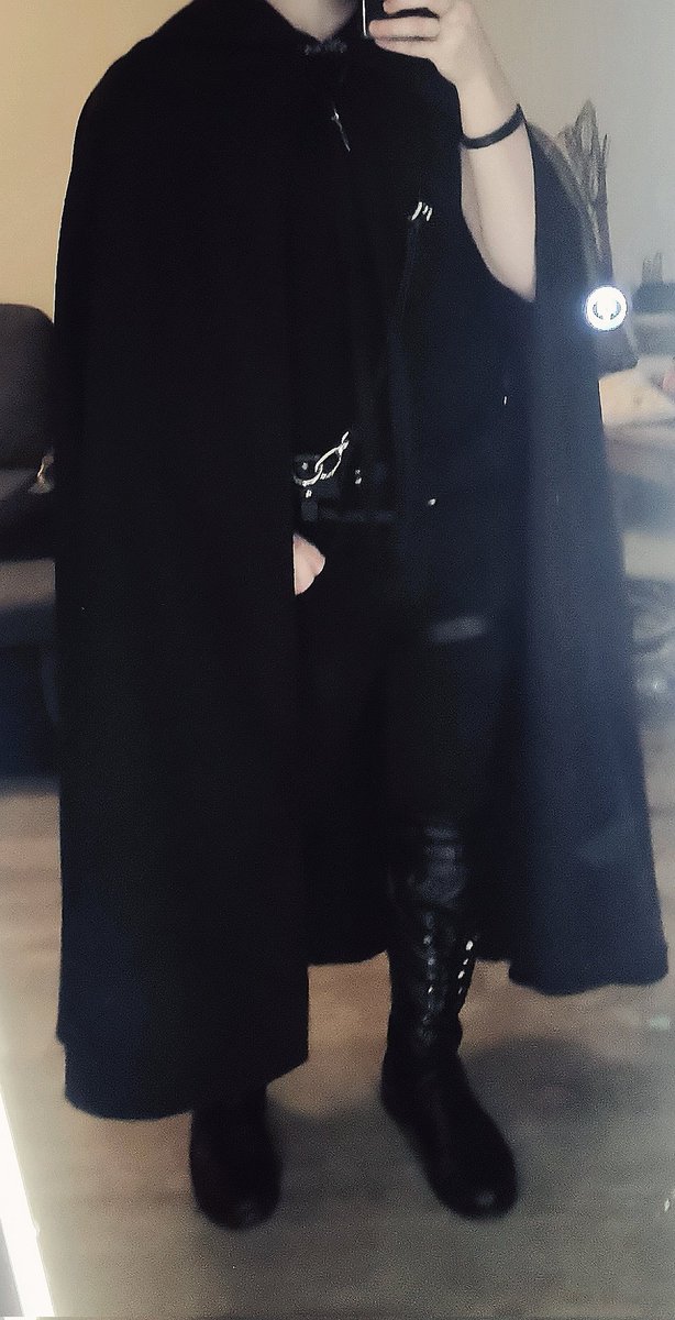 Received my Throne gifted cape from my wishlist today. 
Thank you very much. 🖤⚔️