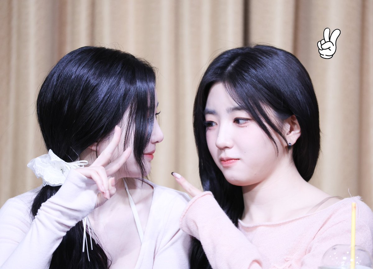 triplesbburing's tweet photo. 20250314 점프��이엔티 팬싸인회
냉온즈🧊♨️
#tripleS #트리플에스 #トリプルS
#YooYeon #KimYooYeon #김유연 #유연
#SoHyun #박소현 #소현 #ソヒョン
#냉온즈 https://t.co/yrsFh6OQMj