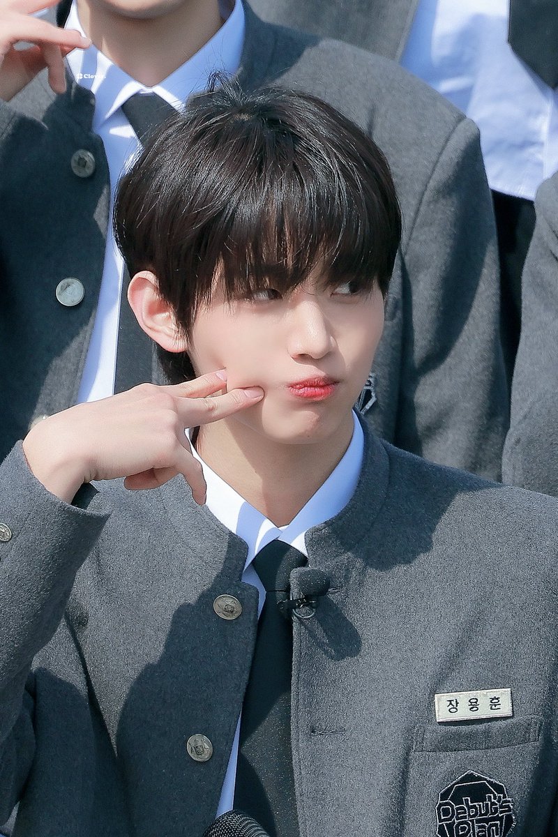 jangyonghoon_kr's tweet photo. 250315 🥢😙

#STARSHIP #Debuts_Plan #NewKids #뉴키즈 #장용훈 https://t.co/2MMxfshKey