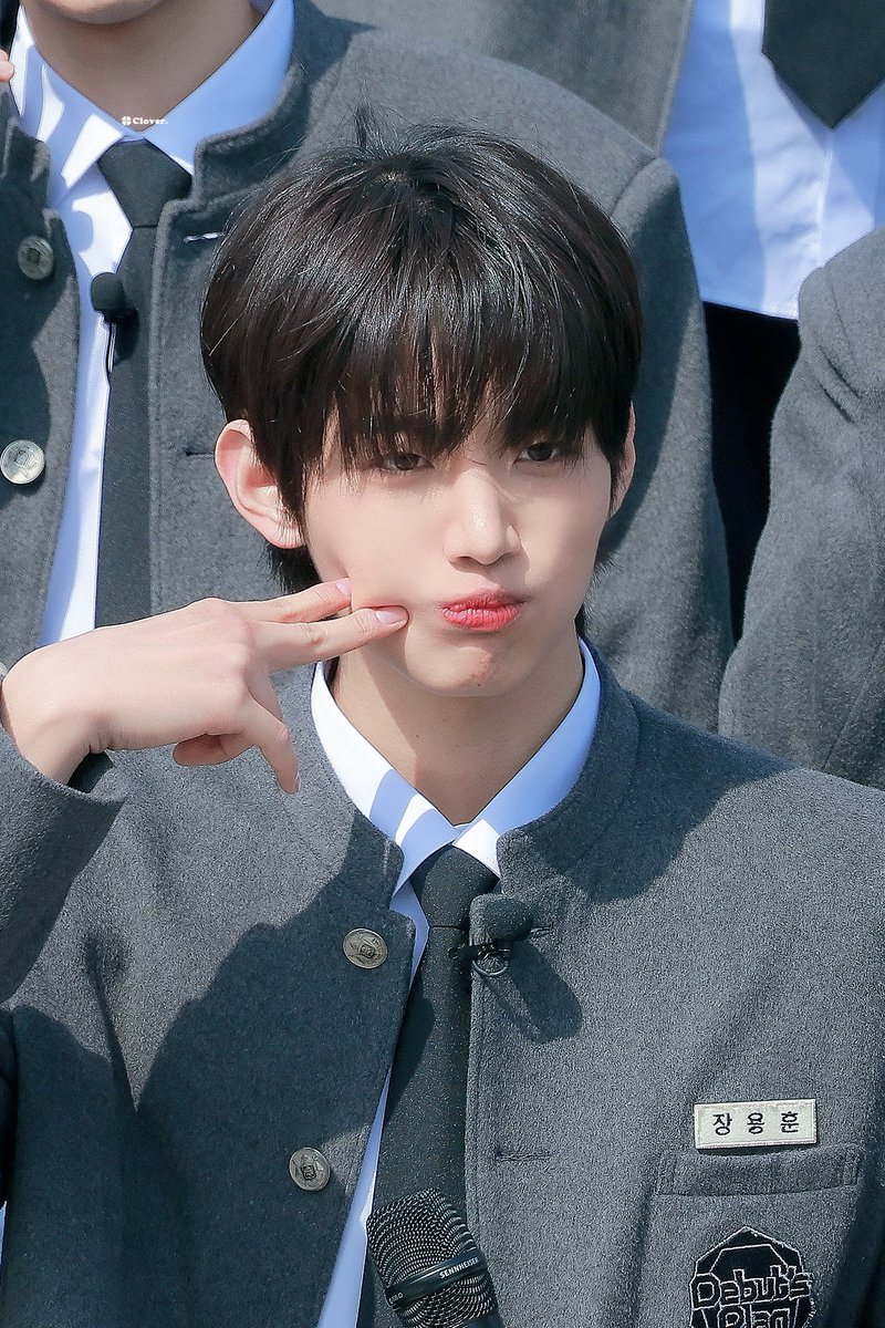 jangyonghoon_kr's tweet photo. 250315 🥢😙

#STARSHIP #Debuts_Plan #NewKids #뉴키즈 #장용훈 https://t.co/2MMxfshKey