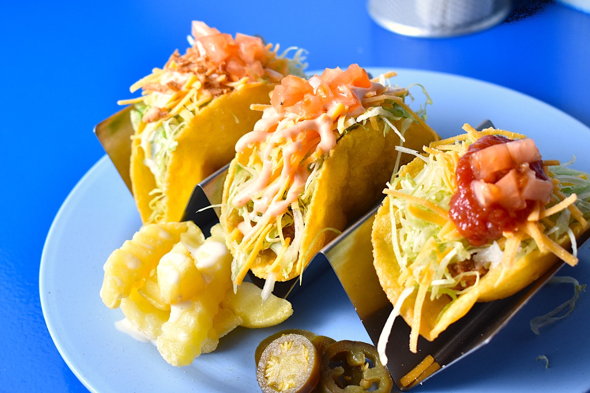 par_ple's tweet photo. 奈良×沖縄×L.A！？本格タコス店『LOCO TACOS』が橿原にOPEN

3/9橿原に本格タコス店がオープン 奈良のブランド牛〝大和牛〟使用のタコスや沖縄タコス、ブリトーなど、こだわりメニューが勢揃い

https://t.co/XmXGoWZsgw

#LOCOTACOS #タコス #橿原グルメ https://t.co/CXjSFTjtyM