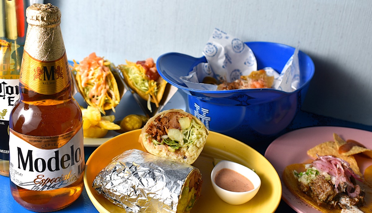 par_ple's tweet photo. 奈良×沖縄×L.A！？本格タコス店『LOCO TACOS』が橿原にOPEN

3/9橿原に本格タコス店がオープン 奈良のブランド牛〝大和牛〟使用のタコスや沖縄タコス、ブリトーなど、こだわりメニューが勢揃い

https://t.co/XmXGoWZsgw

#LOCOTACOS #タコス #橿原グルメ https://t.co/CXjSFTjtyM