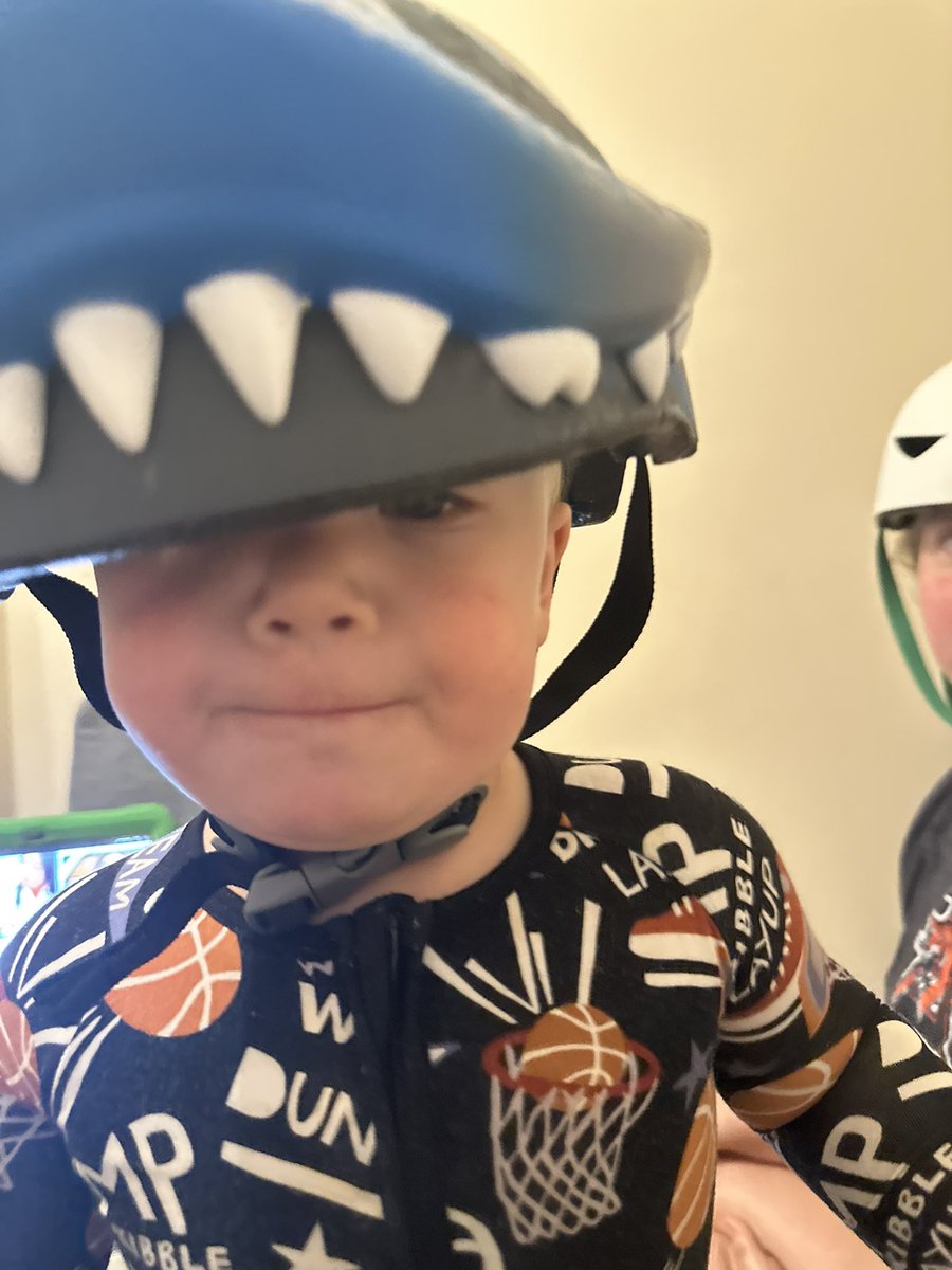 kjdonahoo's tweet photo. Teaching him young that @spann knows best! https://t.co/7Vdlq3yMz1