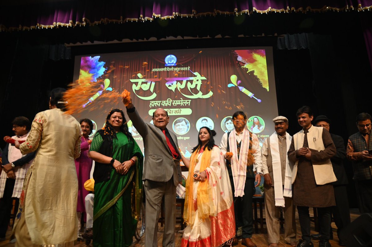 AkashvaniAIR's tweet photo. Holi will come next year now..

but this programme is sure to brighten up your everyday till next #Holi.

Watch 'Rang Barse' on Akashvani for a hilarious dose of comedy!  

https://t.co/LMvbAknaHm

#RangBarse #Akashvani #Comedy 

@MIB_India @GauravDwivedi95 @pragyapgaur https://t.co/CuDbUl197M