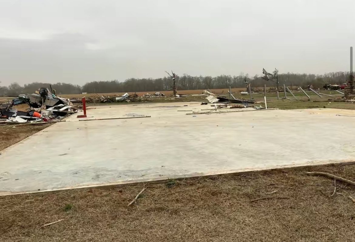 Wx7Zero's tweet photo. #tornado damage out of diaz #arkansas very bad damage #wx #arwx https://t.co/APQMR6BA8f