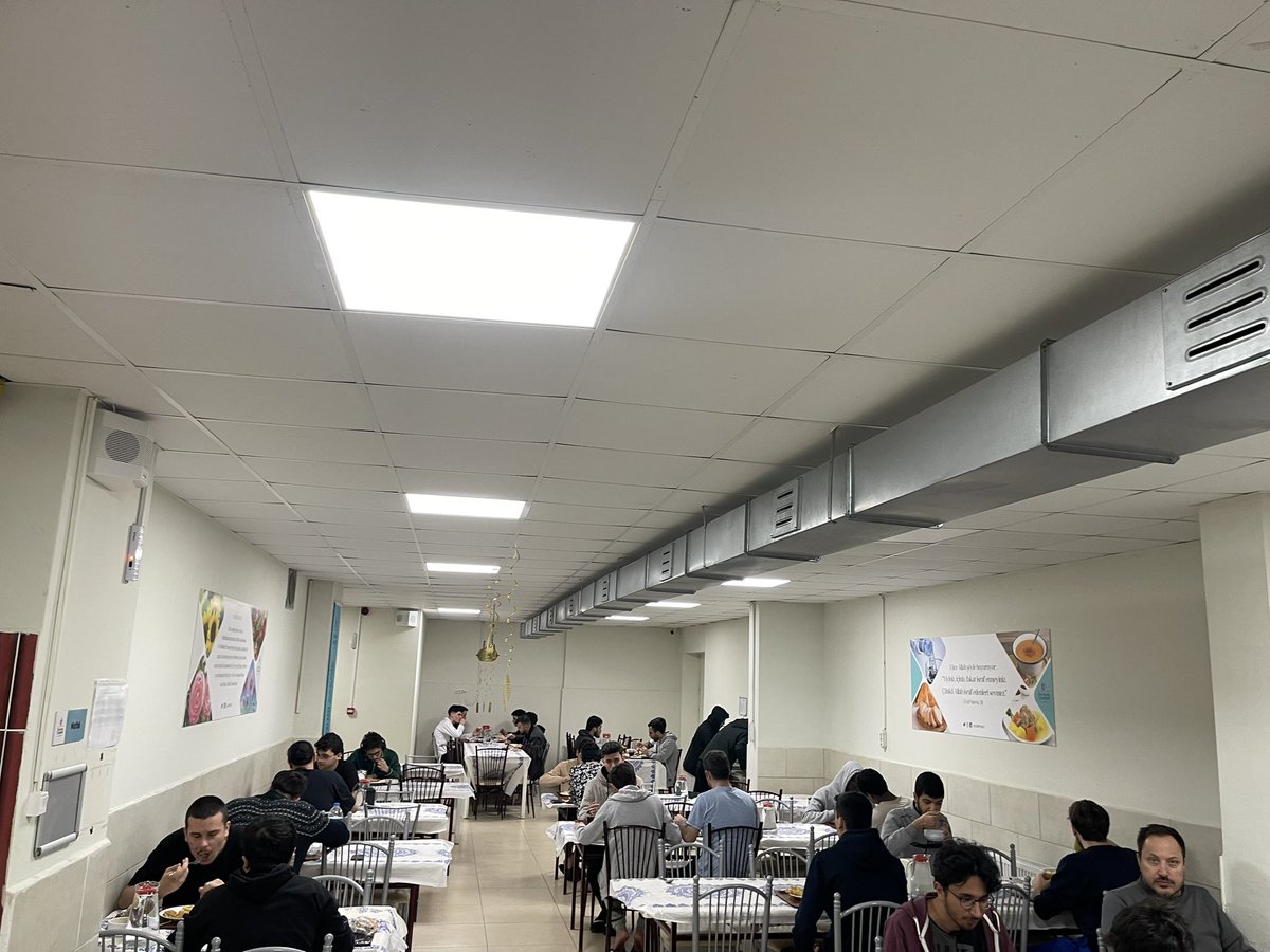 İlim Yayma Cemiyeti Samsun Şubesi Nuri Pakdil Yurdumuzda 
Sahurda gençlerimizle birlikteydik. Katılım ve destekleri için yönetim kurulu üyemiz ve Milat iş adamları derneği Başkanı <a href="/berkayerkan_/">Berkay Erkan</a> , Tunahan Şahin ve Kemal Okuş beylere teşekkür ederim. <a href="/iycsamsun/">İlim Yayma Cemiyeti Samsun Şubesi</a>