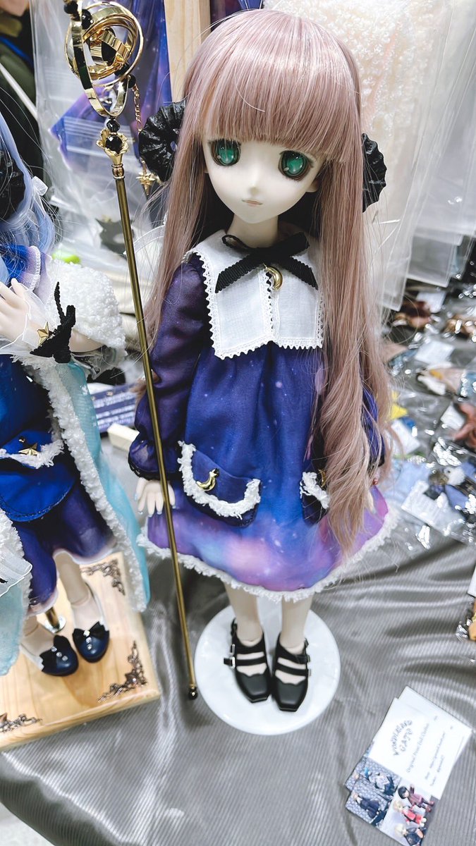 夢喰いひつじ
「ゆめの世界はゆらゆら、ふわふわ、食べちゃうの。
おっきいポッケにはゆめがいーっぱい入ってるのよ！」