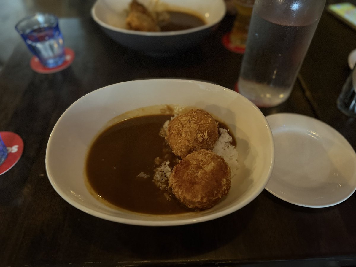 goboten_daisuki's tweet photo. フルーツジュース🍹のようなビール🍺頂いて参りました。
コロッケカレー🍛手作りコロッケがめちゃくちゃ美味しかった。
#sgtaps https://t.co/DSM4UIn3Pf