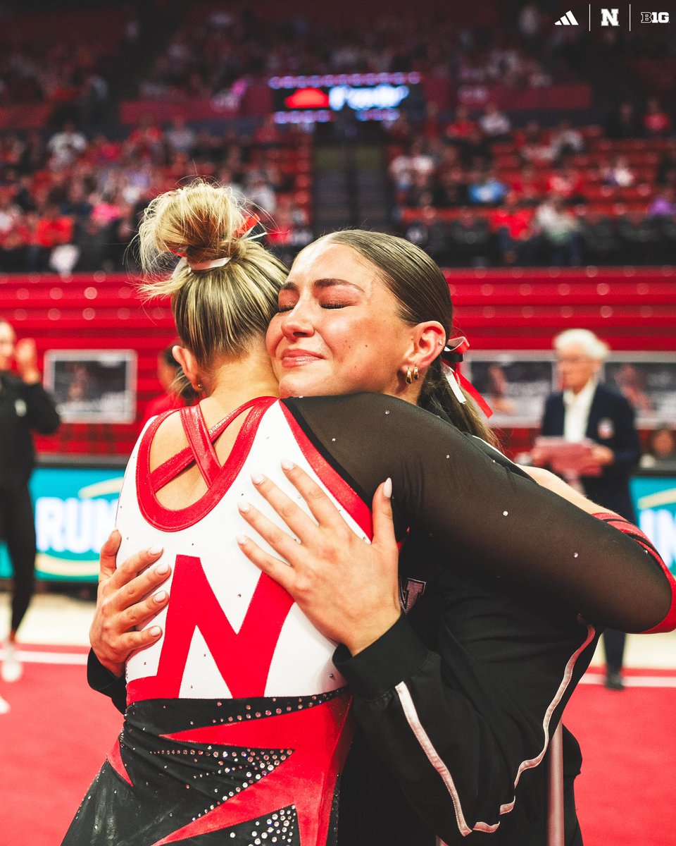 HuskerWGym's tweet photo. What a special night for our special seniors 🥹♥️ https://t.co/gf8HbRNZIN