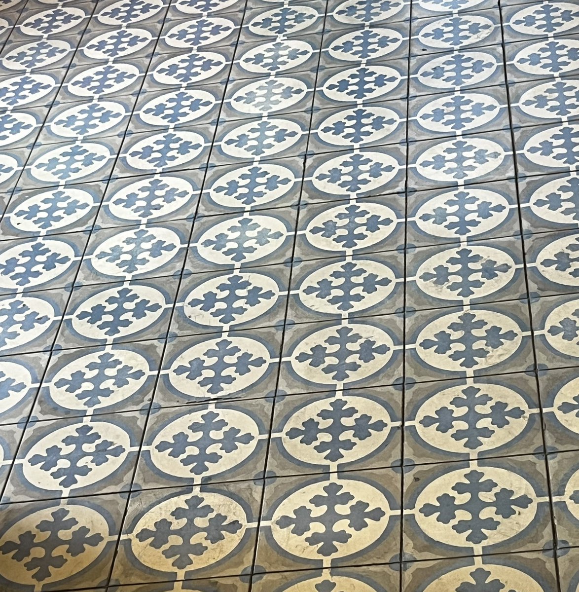 lovadograjales's tweet image. #pisos