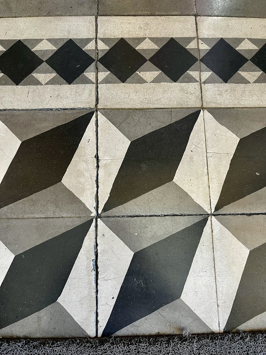 lovadograjales's tweet image. #pisos