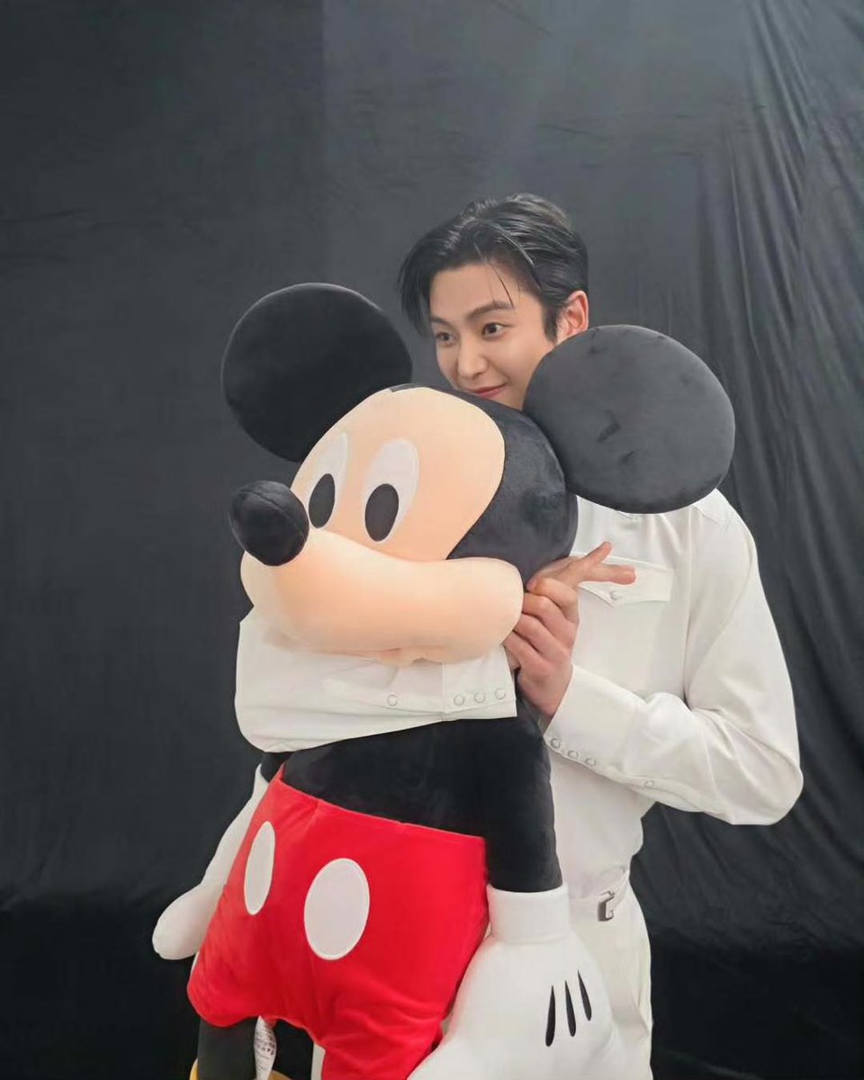 SweetWoo87's tweet photo. #로운 #ロウン  #金路云 #kimseokwoo #ROWOON #김석우 #RowoonDrama #RowoonActor #ExtraordinaryYou #SheWouldNeverKnow #TheKingsAffection #Tomorrow  #DestinedWithYou #TheMatchmakers #탁류 #TheMurkyStream 
☁️ig :ewsbdi 
ROWOON actor
ROWOON new drama https://t.co/H878LIQv3T