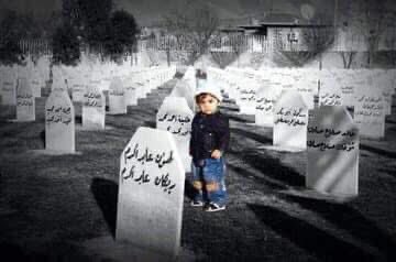 myusufakbas's tweet photo. Helepçe Soykırımı
Irak Devleti, 16 Mart 1988'de zehirli gaz bombalarını taşıyan sekiz MiG-23 uçağıyla Helepçe merkezine bombardıman düzenledi.
Ortalığa keskin bir elma kokusu yayıldı.
Kimyasal saldırı sonucu binlerce Kürt hayatını kaybetti.
#HalepceKatliamı
#NeverForgetHalabja https://t.co/i9tTiMQcGJ