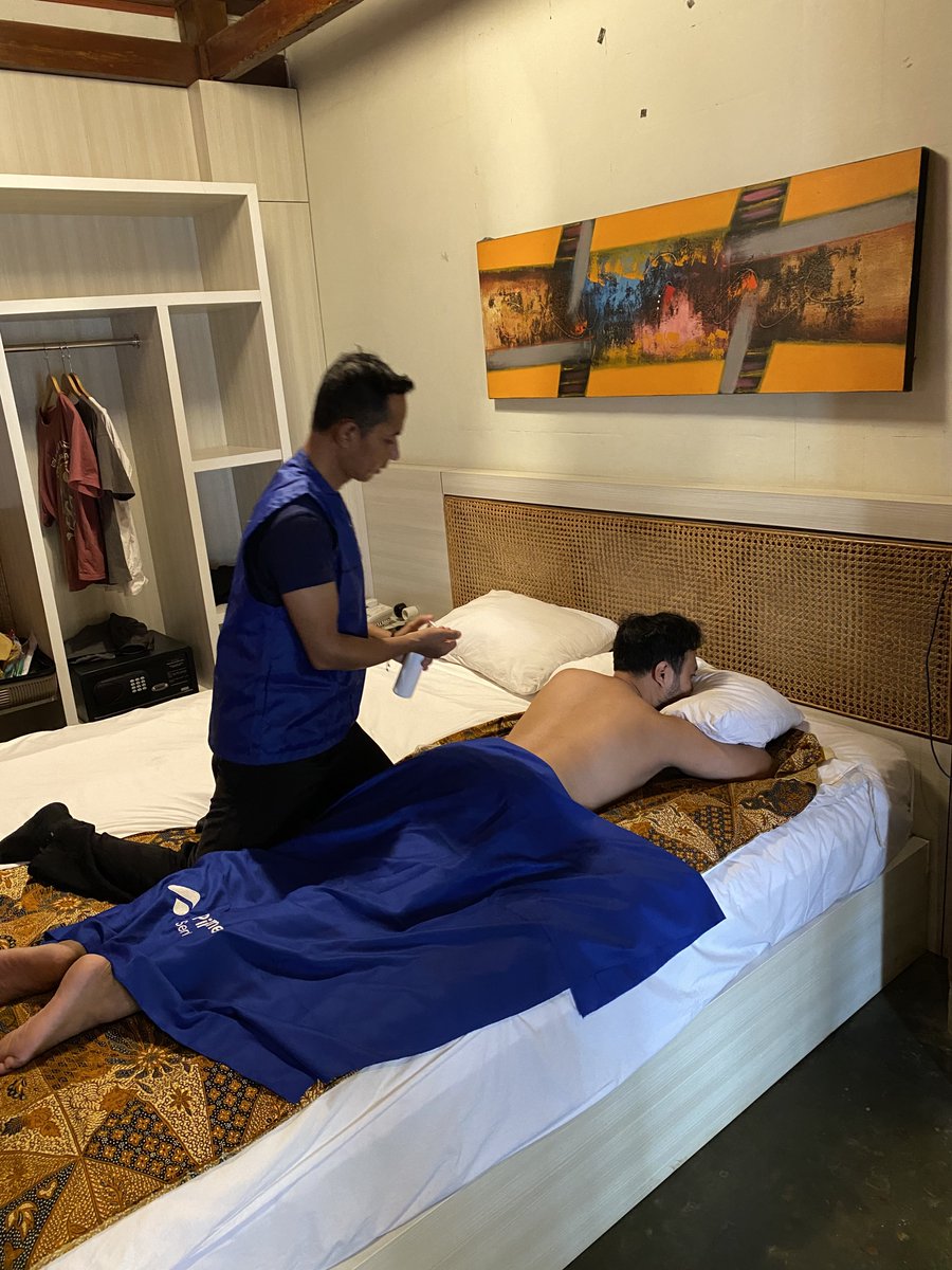 Intermoodd's tweet photo. semkain dewasa, badan semakin gampang pegel-pegel, kalian gini juga ngga sih?

buat aku yang sebulan sekali harus banget pijett, dan kalau puasa hawanya mager banget buat pergi-pergi, sumpah menurtku ini App ngebantu bangettt.

pokoknya aku mau bilang terimaksih banyakkk buat orang yang udah rekomendasiin App Pinhome🙏🏻🙏🏻