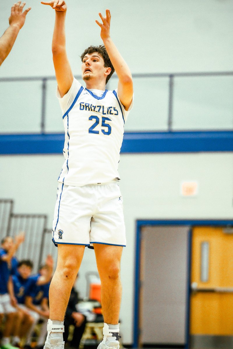 NWGrizzlyHoops's tweet image. Congrats to senior Liam Calvert for earning Honorable mention all league honors! Liam averaged 4 points and 3 rebounds per game and is the ultimate glue guy. A full time starter this year, Liam played a huge part in our success!