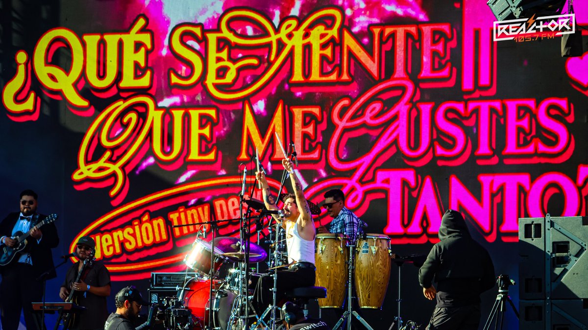Reactor105's tweet photo. Mucho amor y sorpresasen el show de #DanielMeEstasMatando en el @vivelatino 2025 🫶🏻🎵

📸: @marioonceagain

#ReactorVL https://t.co/LZEl8ghluZ