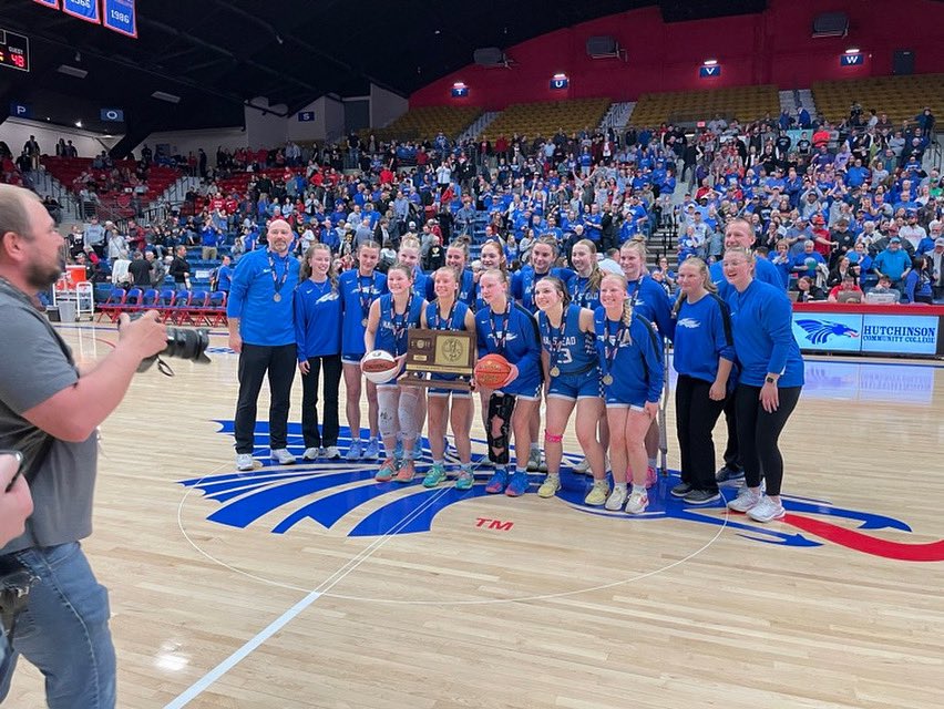 Halstead captured their first ever state basketball championship on Saturday in Hutchinson as they defeated Silver Lake, 48-45. Dragons finished 25-1 on the year under head coach Derek Schutte. The Dragons also won the 3A state volleyball championship this fall under Derek’s