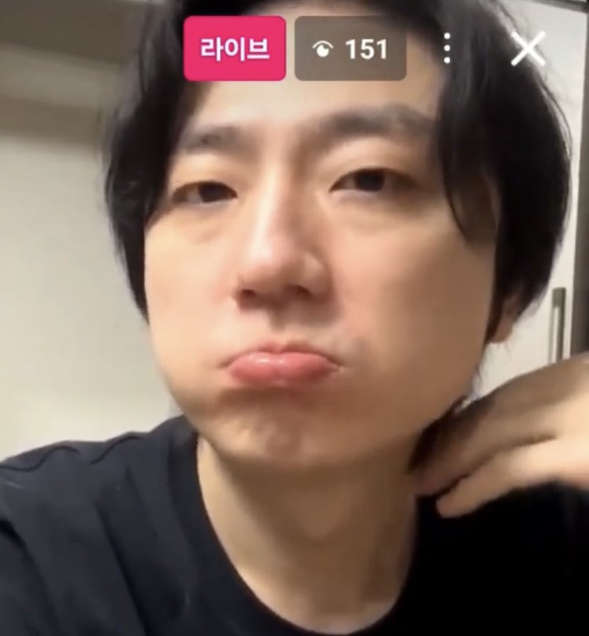 1OVE86's tweet photo. 사람이 어떻게 이렇게 귀여울 수가 . ..
넘 잘생겻다고 ~~ 🤤 https://t.co/8sQJTEYmw8