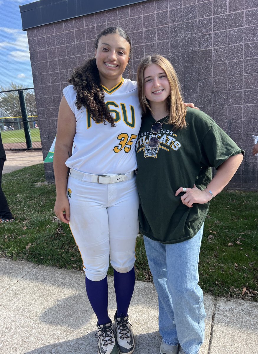 amayamac51's tweet photo. Thank you @HFerrell2025 and family for coming out to support us today.  💚💛 it was great seeing you guys! @OHE18UNational https://t.co/yd05lSn0Ls