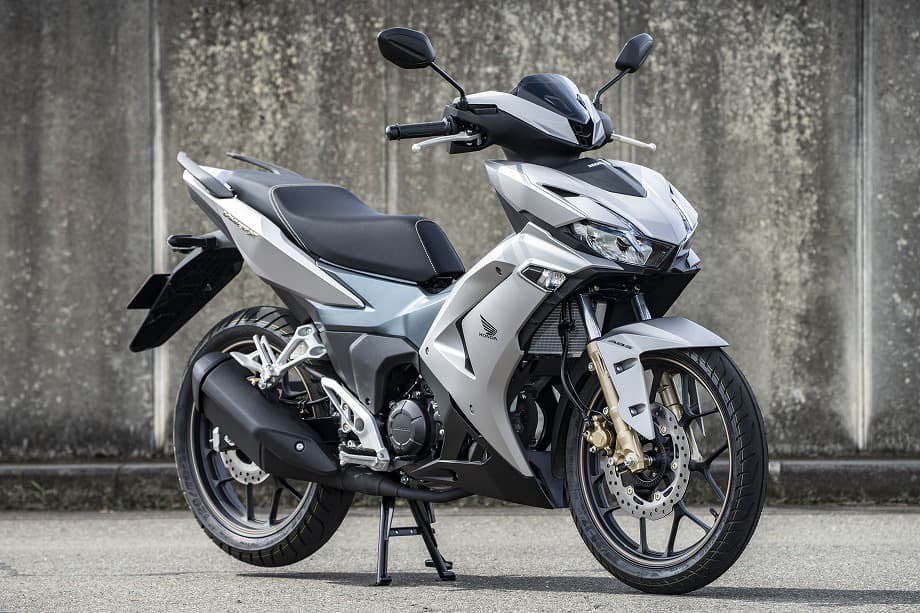 cub_mon's tweet photo. ベトナムホンダ製のWinner-X150の中古車を探していて、丁度見てなかったタイミングでヤフオク出てたのが悔やまれる。
予算30万円位で程度の良い車体無いものだろうか…
#winnerx #アジアンバイク #winnerx150 https://t.co/4qnP47OWjL