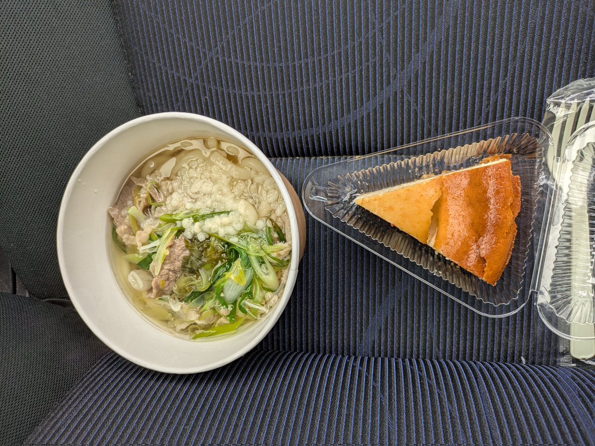 fcsuzukadata's tweet photo. 今日食べたスタグル＠三交鈴鹿（全商品500円）
・肉うどん
・チーズケーキ
・さのなおし餃子
・牛タン串
スタグル民喜べ 今年はさらにパワーアップしてるぞ
#アトレチコ鈴鹿 #コミュサカ https://t.co/Bxr1bvYuXB