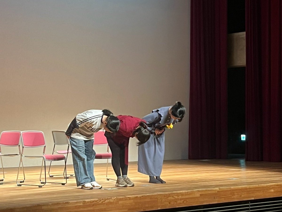 昨日は新人公演お疲れ様でしたっ
チームにわかれてお芝居することの出来る人数がいることに、一夜明けても驚いております。
本公演も頑張ってまいりますので、皆さん見に来てね😘