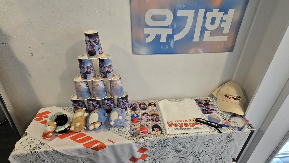 monboogi's tweet photo. 눈 돌리는 곳마다 예쁘고 멋있고 난리나는 기현이로 가득해서 좋아아 그리고 선착특전 슬로건까지 너무 예쁘잖아ㅏ❤️‍🔥❤️‍🔥
솔로 데뷔 3주년 축하하고 내 청춘 속에 함께해줘서 고마워:)
사랑한다 유기현❤️‍🔥

#오늘도_별처럼빛나
#청춘이라는여정을_너라는별을향해 https://t.co/jCoQWDsmoe