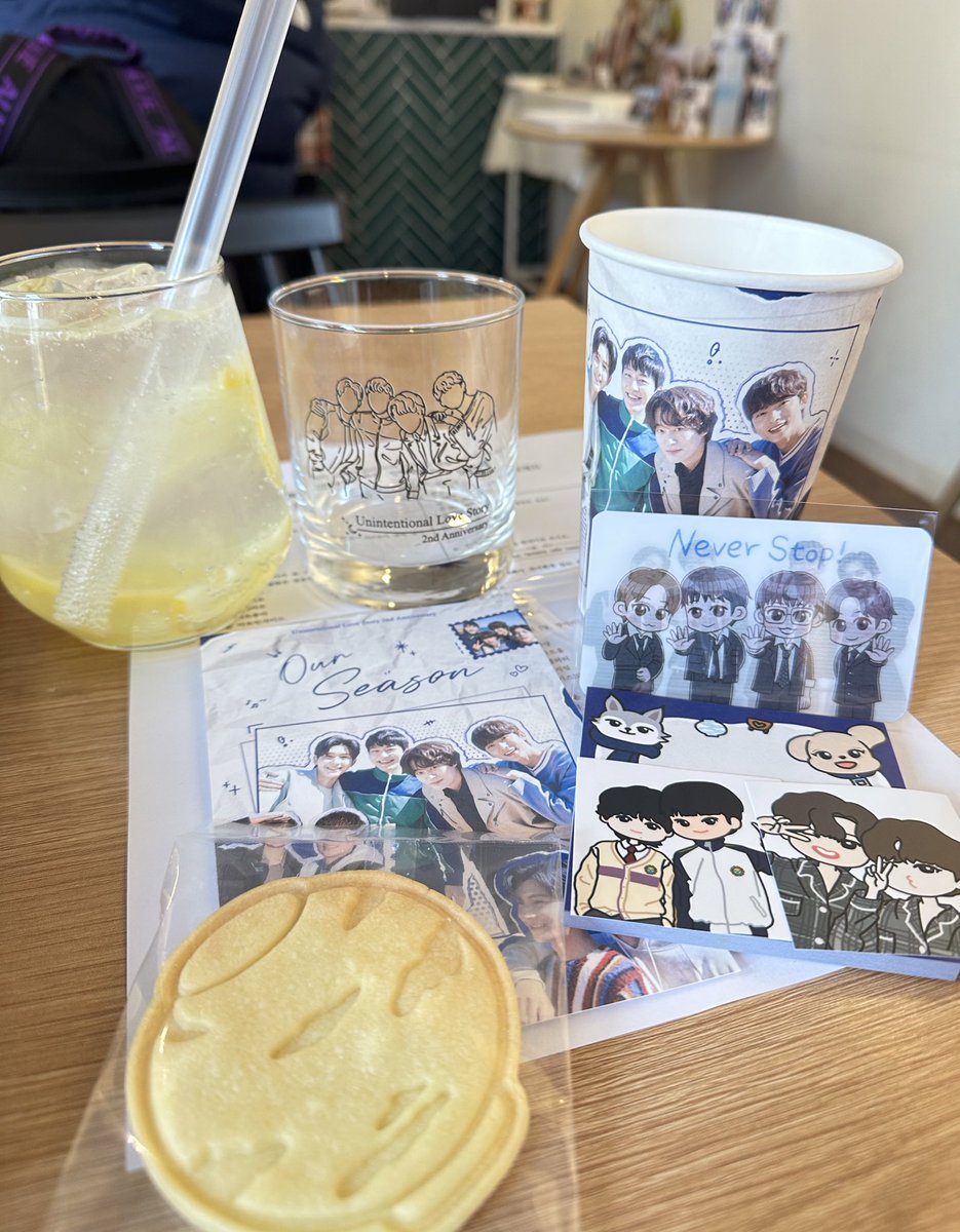 行ってきましたー！
展示が素晴らしすぎて幸せ空間でしかなかったです🥹

先着10名に入れて素敵なグラスいただきました✨大切にします✨

감사합니다🫶🏻

#우리의_모든계절_드연담
#드연담과_함께한_두번의_사계절