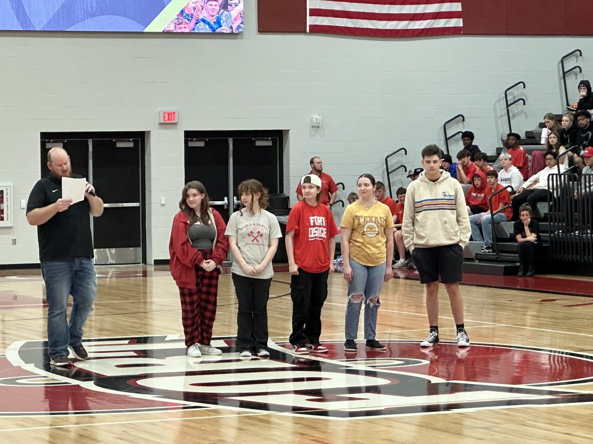Recognizing our MSHSAA State Qualifiers;
Kindra Moore - USX
Bradyn Banasik - IX
Supha Yates - HI
Sophia Milner - Storytelling
Kira Esch - Poetry
Good Luck at State!!!
# FortProud