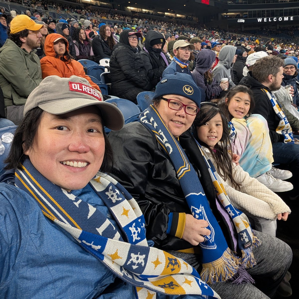 ebelle's tweet photo. It's wet, it's cold, but #thechiongs are here in @LumenField for @reignfc 's @NWSL 2025 season opener vs @GothamFC 

#BeBold #ReignTogether #HereForTheCrown https://t.co/zkEtshTBQZ