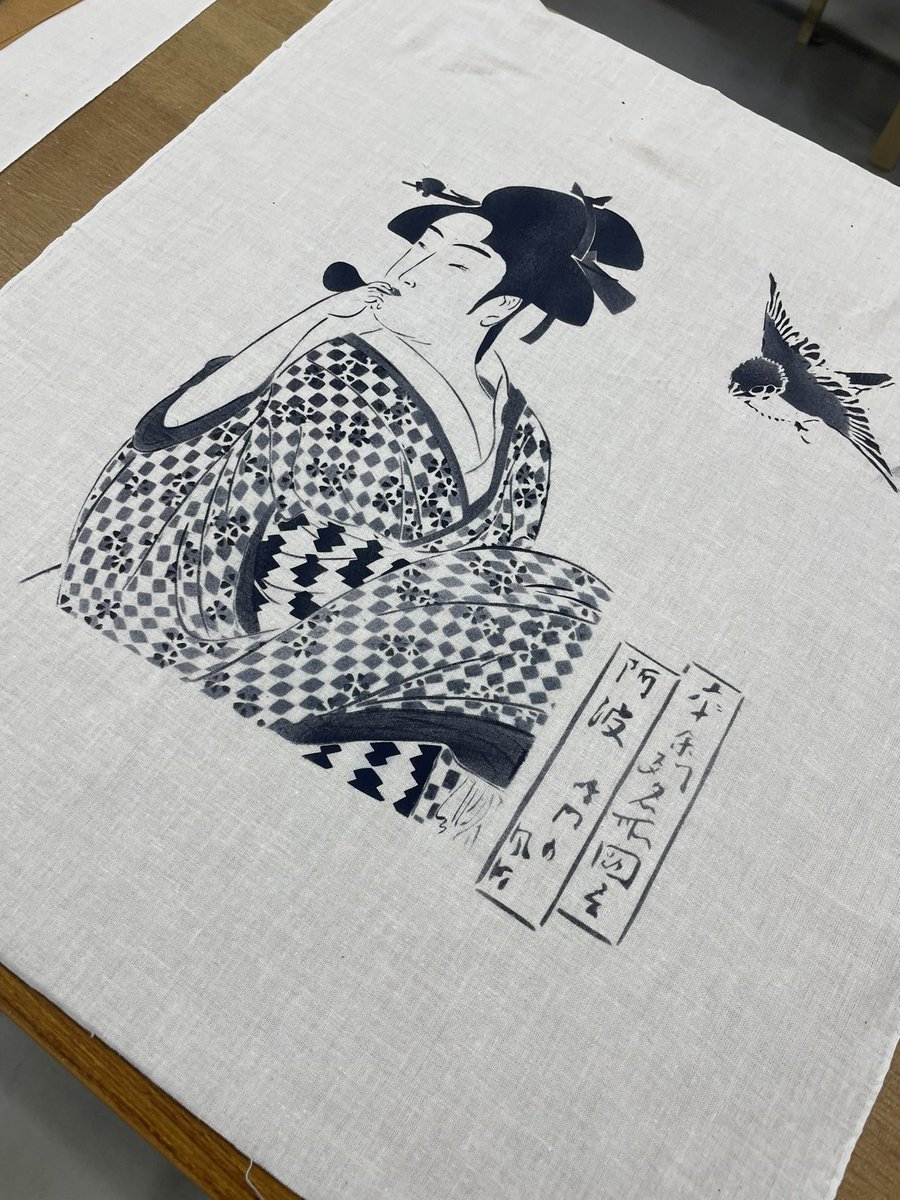 some_no_ie's tweet photo. 二日間藍熊染料さんで講習に伺わせていただきました。
一日目はお近くの会社の社員様方で浮世絵の摺染を、二日目はNYからの学芸員のお客様で型染めを🌱
NYからのお客様は型彫から染まで全体を

NYの希望の象徴、ミミズクのフラコのお話しには胸を打たれました🦉。
#藍熊染料　#浅草　#藍染 https://t.co/VXkM92mT3L