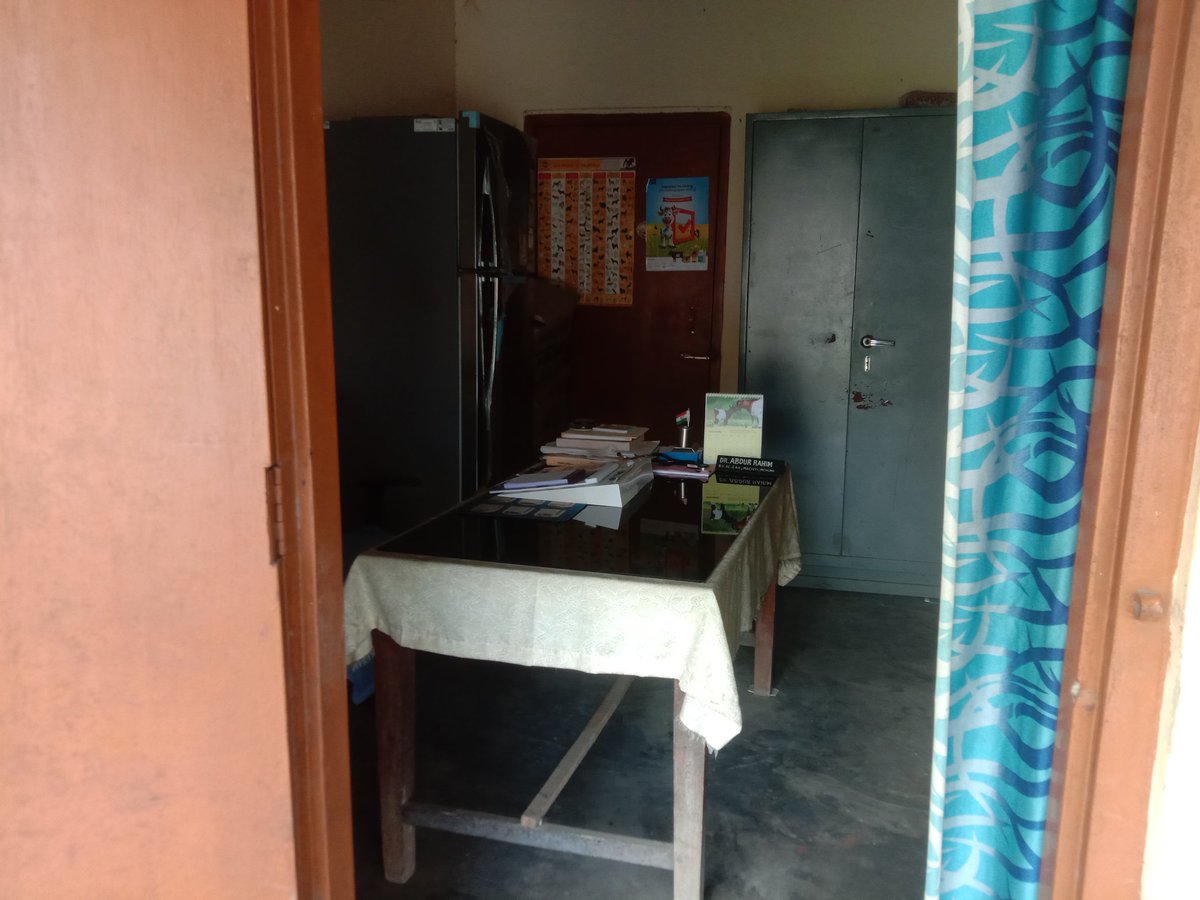 BidduSaugat's tweet photo. It's district vetenery hospital , it's too pethatic that there is none to treat at 9Am , @dcsribhumi @himantabiswa @mygovindia @mygovassam @PomiBaruah @CMOfficeAssam https://t.co/WFjkXcNPbe