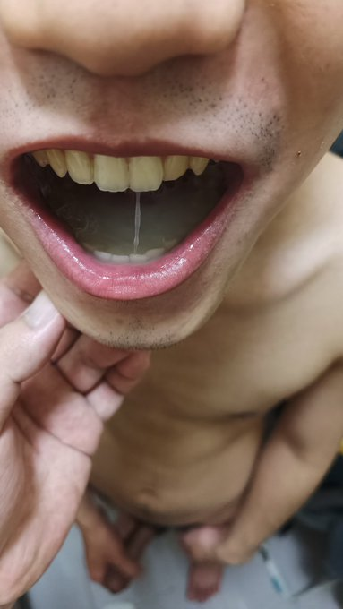 🔸久違一更🔸
大學生弟:👨‍🎓   我:🐮
👨‍🎓:可以幫你吹嗎? 沒吹過精牛🥵
🐮:吃過都說讚
👨‍🎓:那會愛上😂
然後就變成圖片那樣，吞下去了