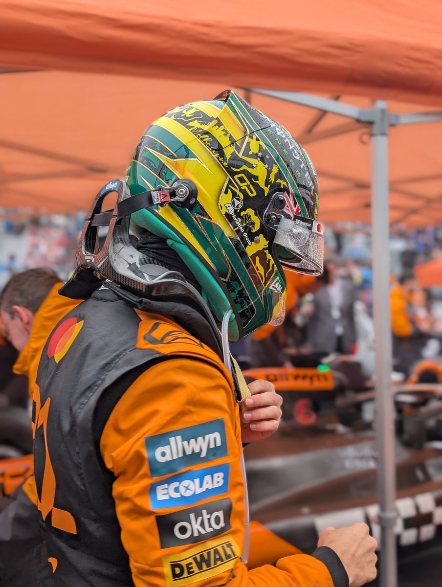 McLarenF1's tweet image. Showtime in front of the home crowd 🤩

#McLaren | #AusGP 🇦🇺