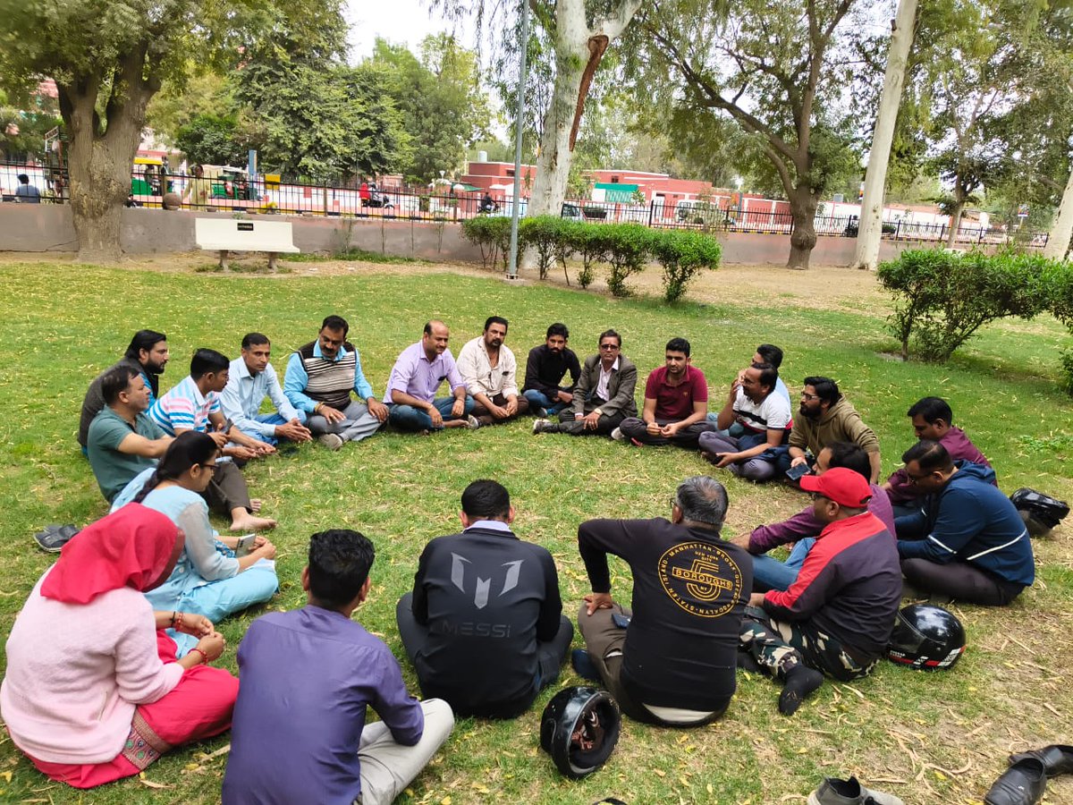तमाशा बना रखा है लोगों के स्वास्थ्य का तमाशा बना रखा है लोगों की जिंदगी का कब तक बिना फार्मासिस्ट के सरकार दवा वितरण करवाएगी कहीं ऐसे कैसे केस आ चुके हैं जिनमें गलत दवा देने के कारण लोगों के स्वास्थ्य हानि हुई है।
फार्मासिस्ट अंतिम सूची जारी करो। 
<a href="/GajendraKhimsar/">Gajendra Singh Khimsar</a>
<a href="/dr_vishwjeet/">Vishwjeet mitra(विश्वजीत मित्रा)</a>