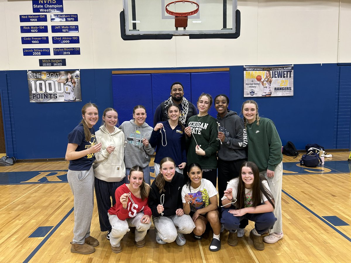 Our end of the season banquet this past week, brought an end my HS basketball career. It was a great season to end it on! 14 game win streak to claim co league champs, nice run through districts, and a 6th place finish at State. Excited for what the next chapter will bring!