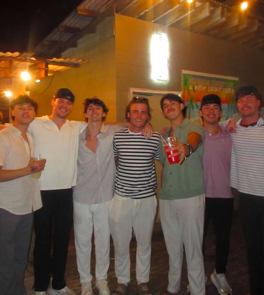 BerryLeftward's tweet image. “Yo spring break flick point at the cam” -Lineup full of sperm swappers . Great job fellas, keep it up 🤙.  #NoBuns #SECCouldNever #GreekByChanceGayByChoice #Spreak #Shrink