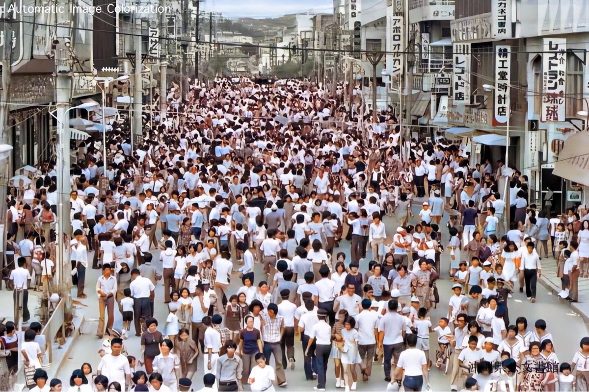 horinyo's tweet photo. 53年前の沖縄

1972年9月23日 那覇の国際通り

白黒写真を、人工知能＋手動補正でカラー化しました。

#カラー化写真で見る沖縄 https://t.co/2Sa2KYepSx