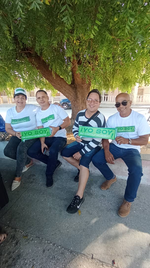 #YoSoyElComunicador asi dice el Director de Información y Comunicación Social Faustino Fonseca mientras espera su tren para la capital de todos los cubanos. En #HolguinSi #TodosTebemosLaPalabra